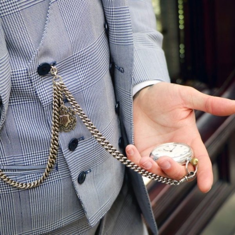 How to wear a pocket watch